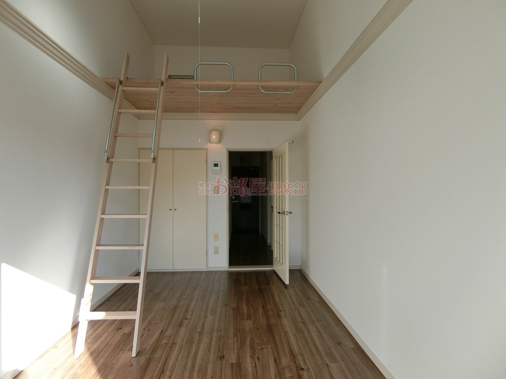 レジデンス津福本町Ⅱの洋室