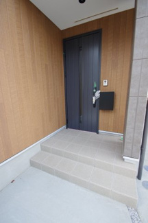 【玄関】 | 【仲介手数料無料！！】国立市西1丁目　新築戸建て（全7区画）D号棟　6380万円