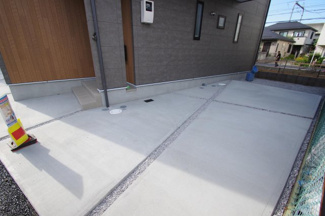 【駐車場】 | 【仲介手数料無料！！】国立市西1丁目　新築戸建て（全7区画）D号棟　6380万円 | 奥行きはあるので駐輪スペースは問題ないと思います。