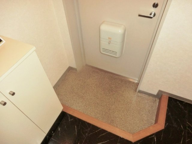 シャンフレア北浦和の玄関|★広めの玄関スペース・シューズボックスを設置しています。★