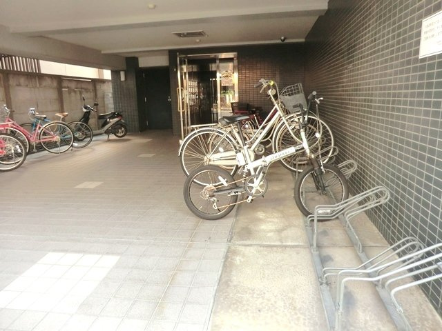 シャンフレア北浦和のその他共用部分|★敷地内に屋根付き駐輪場を設置しています。★