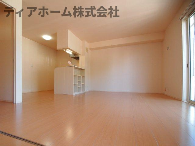 ディーグラフォート上牧の居間・リビング|ゆったり過ごせるリビングです