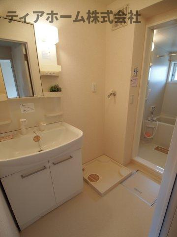 ディーグラフォート上牧の洗面所|広い洗面スペース