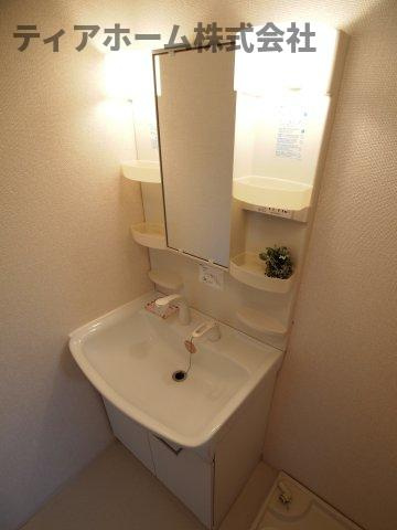 ディーグラフォート上牧の独立洗面台|独立洗面台あり、毎朝おしゃれに忙しい女性の方におすすめです