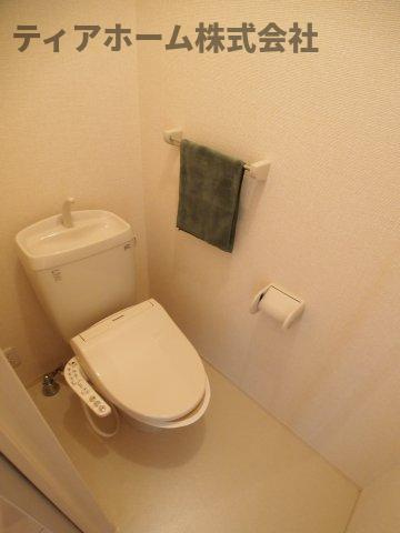 ディーグラフォート上牧のトイレ|落ち着いた色調のトイレです