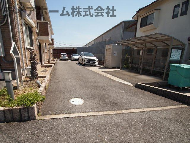 ディーグラフォート上牧の駐車場