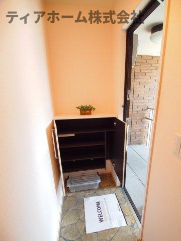 ディーグラフォート上牧の玄関|シンプルで使いやすい玄関です