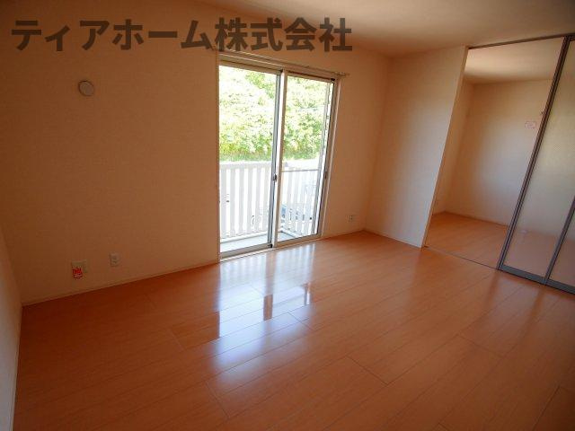 ディーグラフォート上牧の居間・リビング|こちらの居間で趣味の時間をお楽しみください