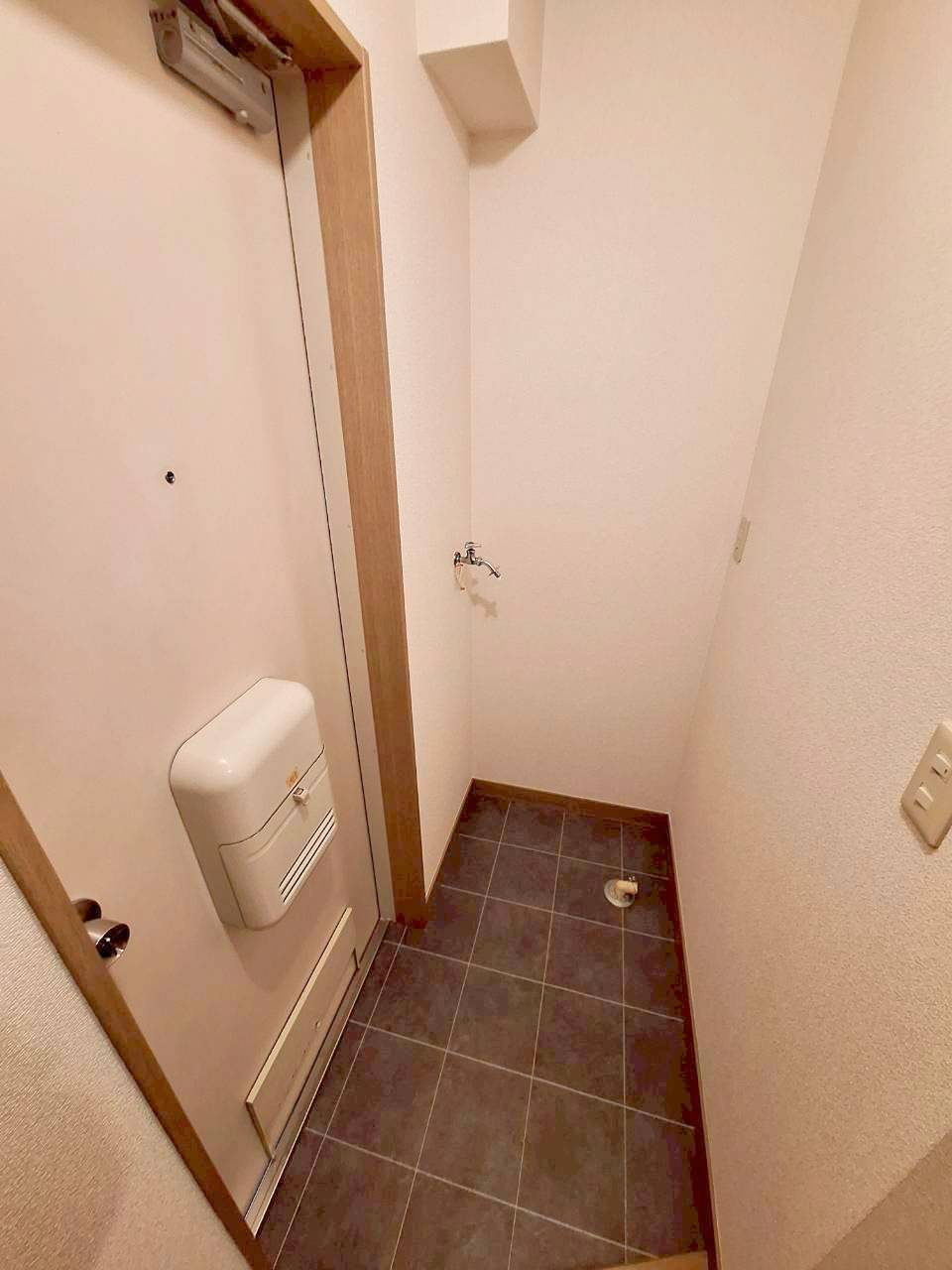 シャテニエの玄関|★玄関横の洗濯機置場★