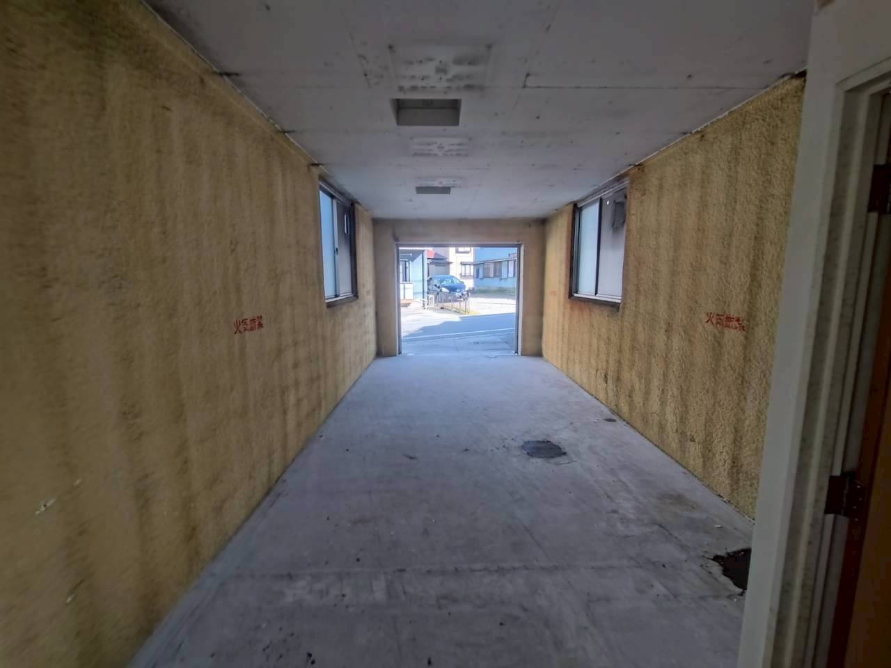 明大寺町字西郷中　貸店舗の内装