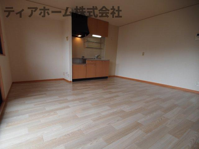 北葛城郡上牧町大字中筋出作の賃貸マンションの居間・リビング|ゆったりとしたリビングです