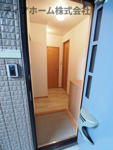 北葛城郡上牧町大字中筋出作の賃貸マンションの玄関|ゆったりとした玄関です