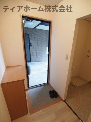 北葛城郡上牧町大字中筋出作の賃貸マンションの玄関|シンプルで使いやすい玄関です