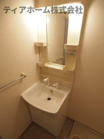 北葛城郡上牧町大字中筋出作の賃貸マンションの独立洗面台|独立洗面台あり、毎朝おしゃれに忙しい女性の方におすすめです