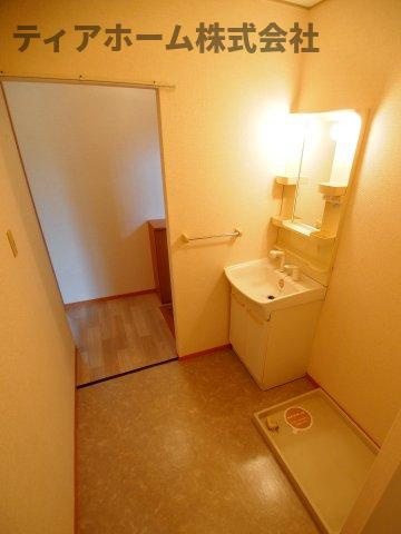 北葛城郡上牧町大字中筋出作の賃貸マンションの洗面所|明るい洗面所です