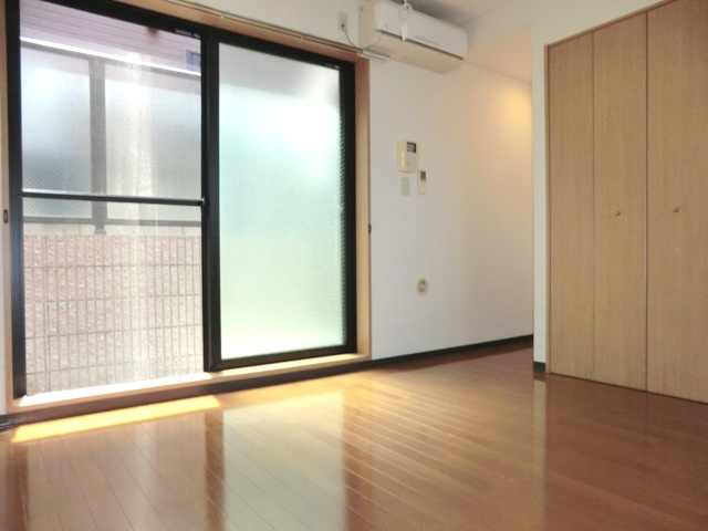 さいたま市浦和区針ヶ谷１丁目の賃貸マンションの居間・リビング