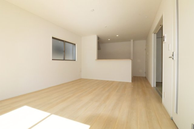 郡山市字城清水　　　２号棟　　　桜小学校、郡山第３中学区の居間・リビング