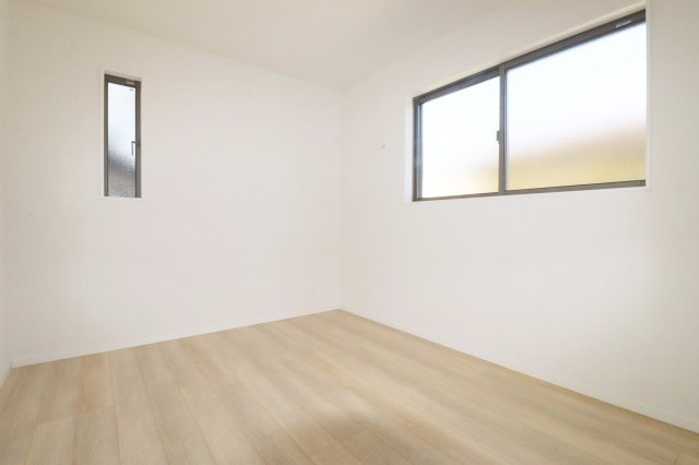 郡山市字城清水　　　２号棟　　　桜小学校、郡山第３中学区の洋室