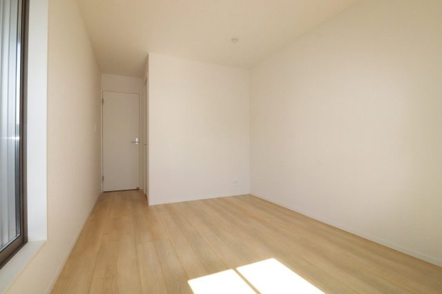 郡山市字城清水　　　２号棟　　　桜小学校、郡山第３中学区の洋室