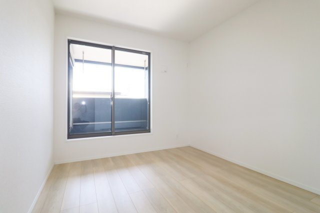 郡山市字城清水　　　２号棟　　　桜小学校、郡山第３中学区の洋室