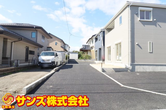 郡山市字城清水　　　２号棟　　　桜小学校、郡山第３中学区の外観|東側から見た駐車スペース