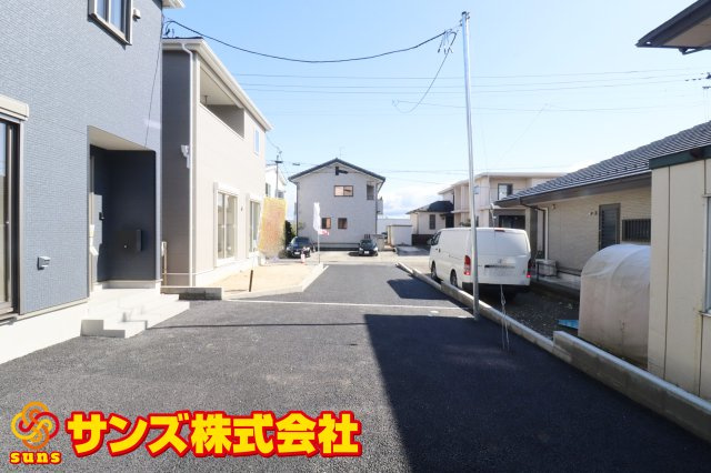 郡山市字城清水　　　２号棟　　　桜小学校、郡山第３中学区の外観|西側から見た駐車スペース