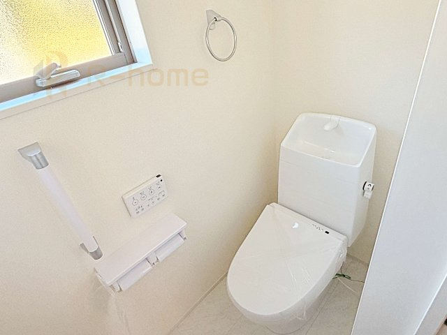 水戸市内原町第12　新築戸建て　1号棟のトイレ|温水洗浄便座付きのトイレ。
トイレが２ヵ所設置で朝の忙しい時間でも安心です。