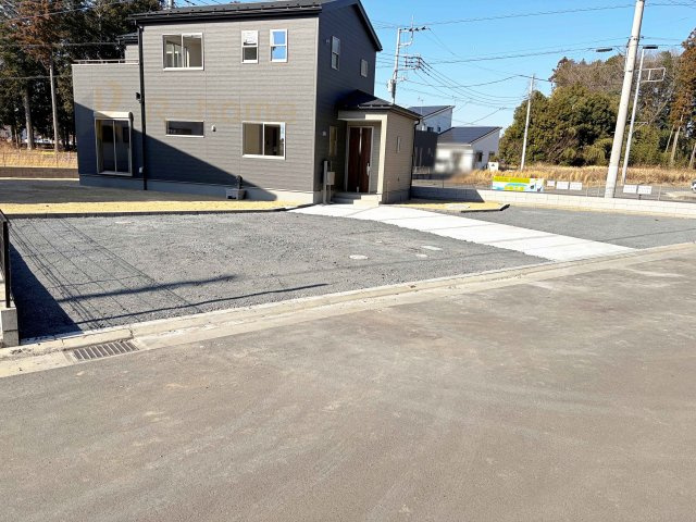 水戸市内原町第12　新築戸建て　1号棟の駐車場|カースペースは3台完備。ゲスト用のスペースも確保できますね♪