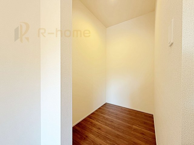 水戸市内原町第12　新築戸建て　1号棟の収納|キッチンにはパントリーを設置！キッチン回りの整理整頓の悩みも解決♪