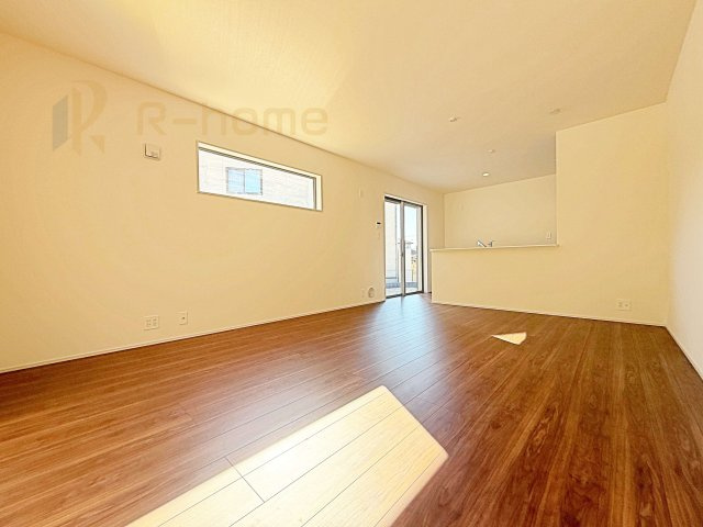 水戸市内原町第12　新築戸建て　1号棟の居間・リビング|広くて明るいＬＤＫ♪ ゆったりくつろげるリビングスペースで、ご家族皆様の笑顔が溢れます。