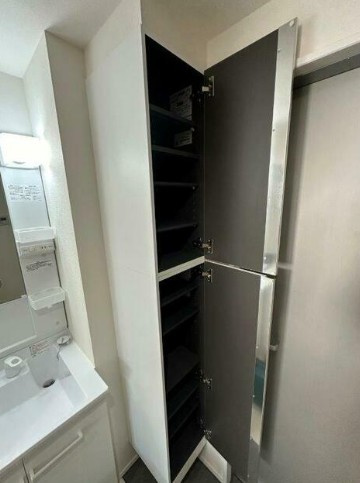 ルネコート高砂WESTの玄関