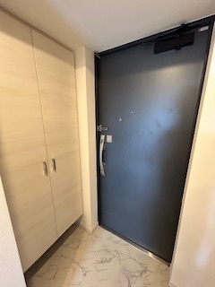S-RESIDENCE江坂Alegriaの玄関|明るい玄関です