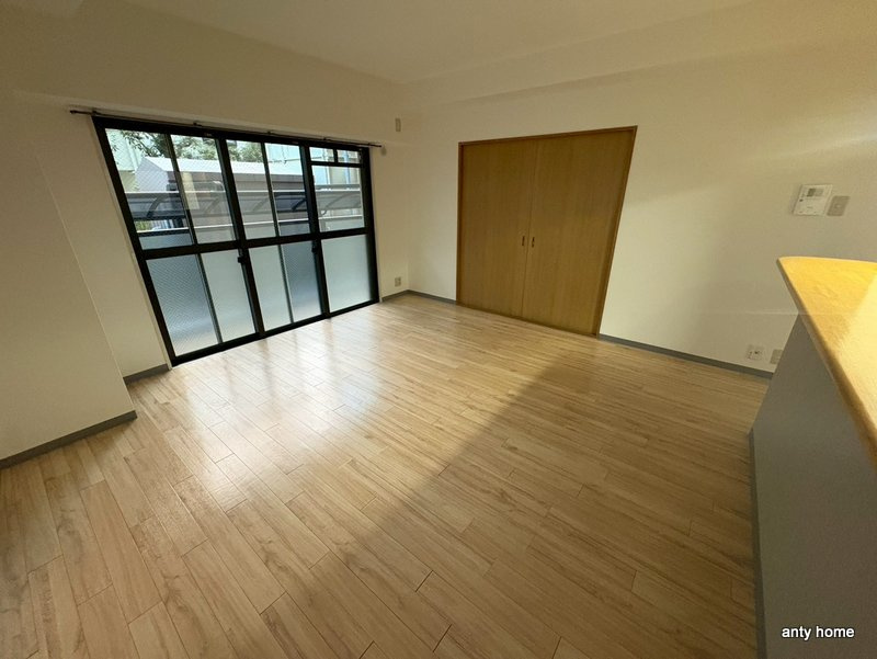 ル・アン緑地　仲介手数料無料の居間・リビング