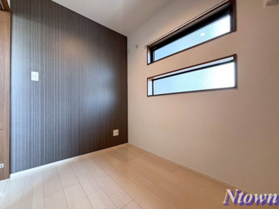 【居間・リビング】 | REGALEST中村公園deux | こちらのリビングで趣味の時間をお楽しみください