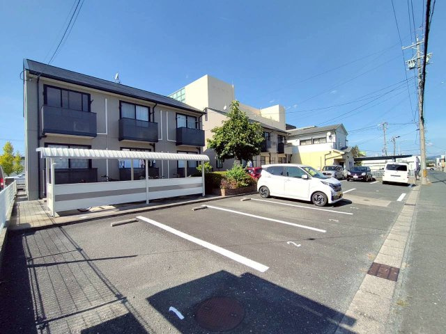 キャピタルつつじが丘B棟の駐車場