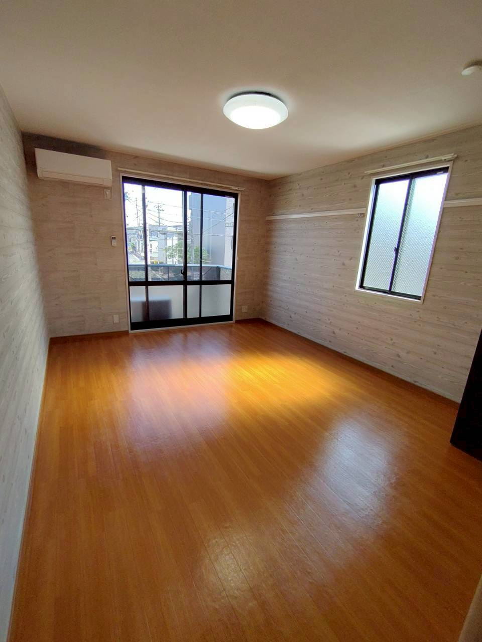 キャピタルつつじが丘B棟の居間・リビング