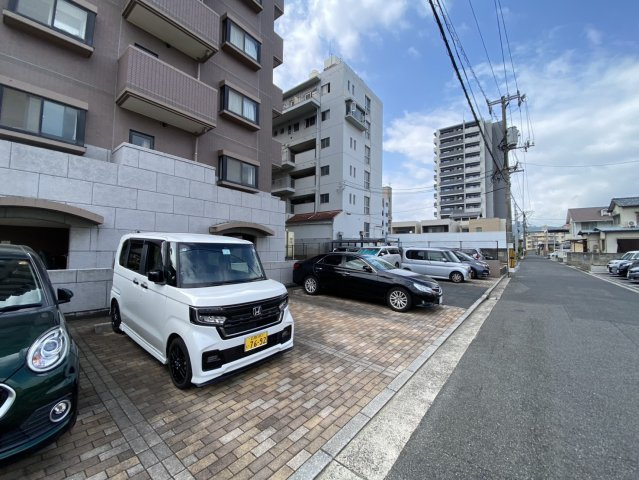 コンツェルトスクエア空港通りの駐車場