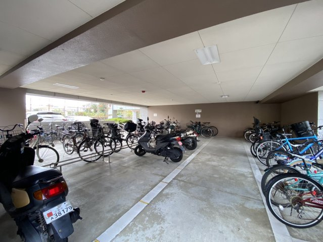 コンツェルトスクエア空港通りの駐輪場