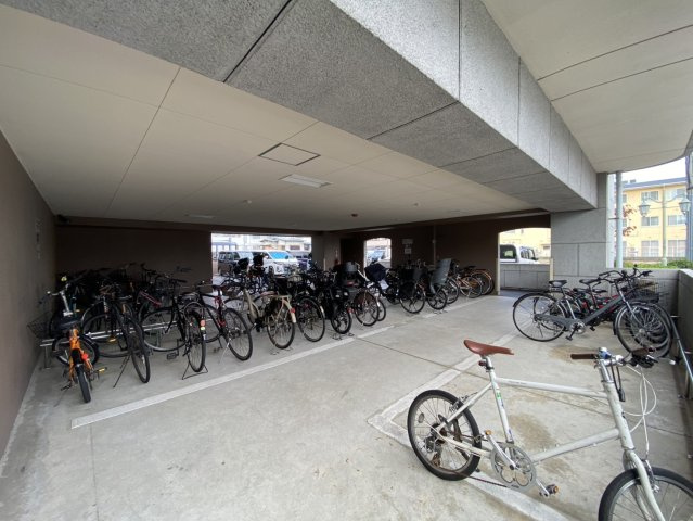 コンツェルトスクエア空港通りの駐輪場