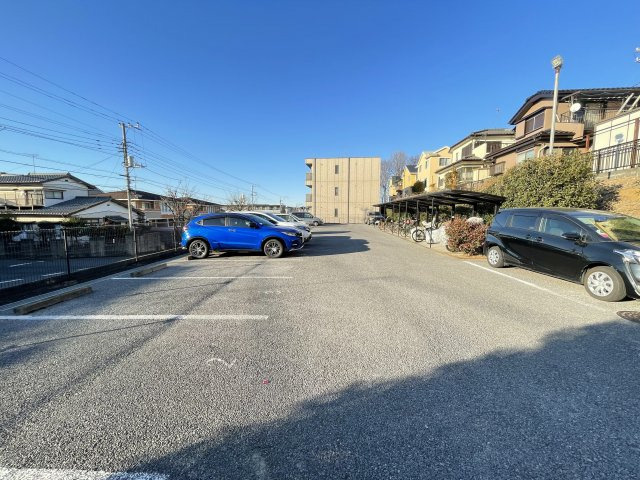 アルファコート流山の駐車場