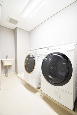 【その他共用部分】 | COCORO吹田 | 洗濯・乾燥がスマートにできるランドリースペース♪
