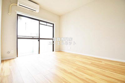 【居間・リビング】 | COCORO吹田 | ゆったりとくつろげる、落ち着きのある居室空間です