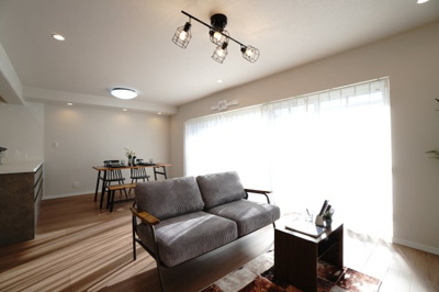 【居間・リビング】 | 【上質リノベ】チュリス安芸中野 | 室内（2025年11月16日12：00頃）撮影
