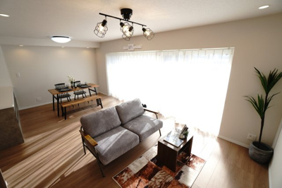 【居間・リビング】 | 【上質リノベ】チュリス安芸中野 | 室内（2025年11月16日12：00頃）撮影
