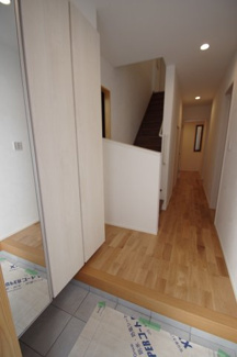 【玄関】 | 【仲介手数料無料！！】国立市西1丁目　新築戸建て（全7棟）F号棟　5480万円