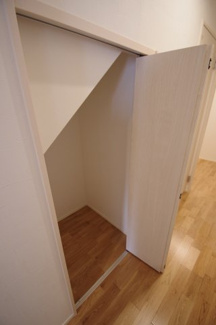 【収納】 | 【仲介手数料無料！！】国立市西1丁目　新築戸建て（全7区画）F号棟　5480万円 | 1階廊下の階段下収納