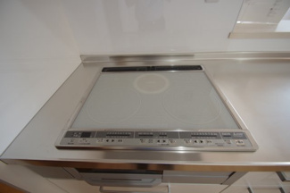 【キッチン】 | 【仲介手数料無料！！】国立市西1丁目　新築戸建て（全7棟）F号棟　5480万円 | IHクッキングヒーター