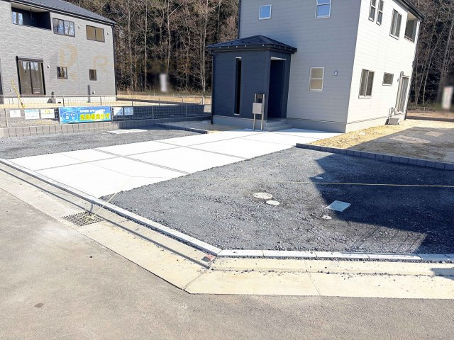 水戸市内原町第12　新築戸建て　3号棟の駐車場|カースペースは3台完備。ゲスト用のスペースも確保できますね♪