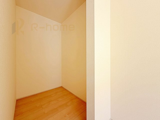 水戸市内原町第12　新築戸建て　3号棟の収納|キッチンにはパントリーを設置！キッチン回りの整理整頓の悩みも解決♪