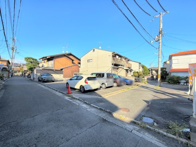小山堀池町の周辺|北側は月極駐車場の為、圧迫感なし♪三方角地で、通風・日当たり良好！是非お気軽にお問い合わせくださいませ！